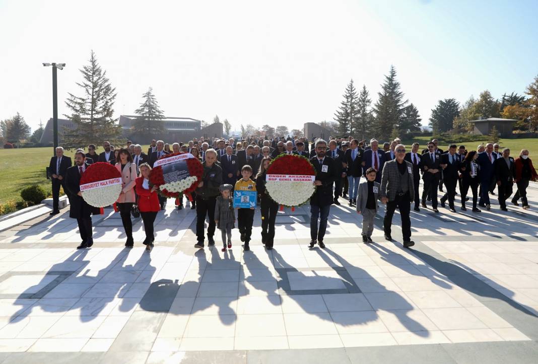 Bülent Ecevit, 16. ölüm yılında mezarı başında anıldı 5
